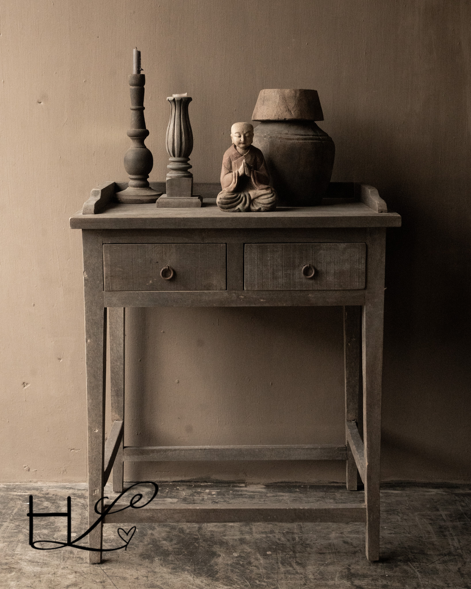 Uniek hoog houten tafeltje met 2 lades-7