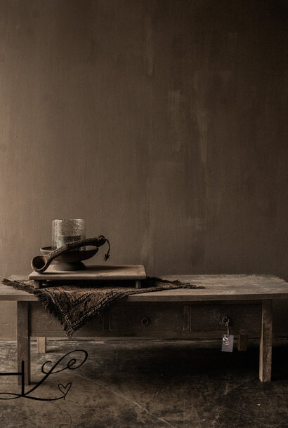 Salontafel oud rustiek hout  uniek met drie  lades
