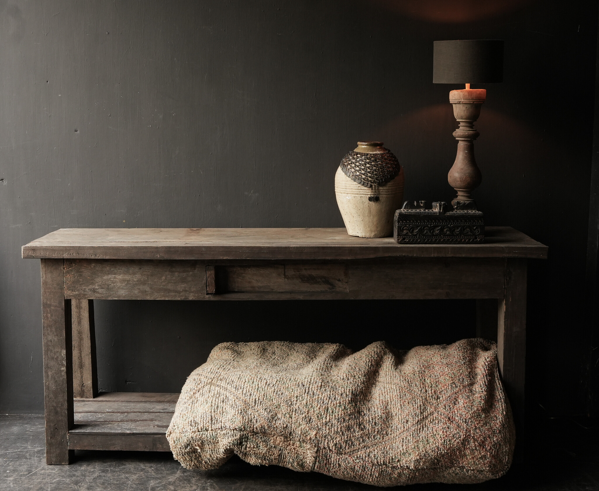 Old Farm Sidetable Aura Peeperkorn-7