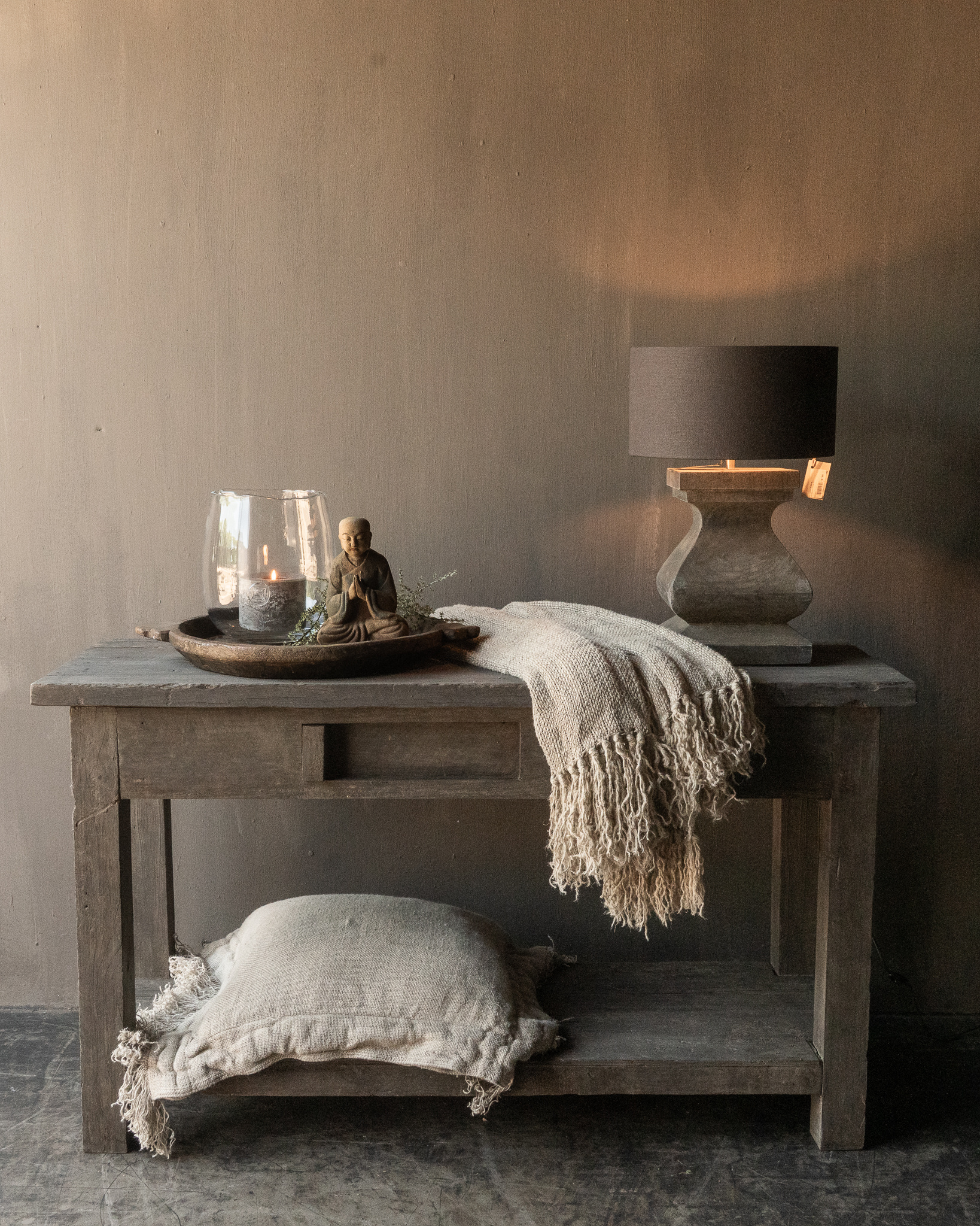 Old Farm Sidetable Aura Peeperkorn-5