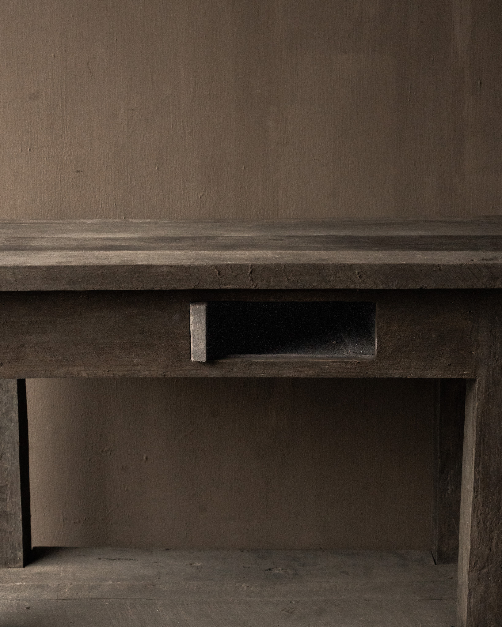 Old Farm Sidetable Aura Peeperkorn-4