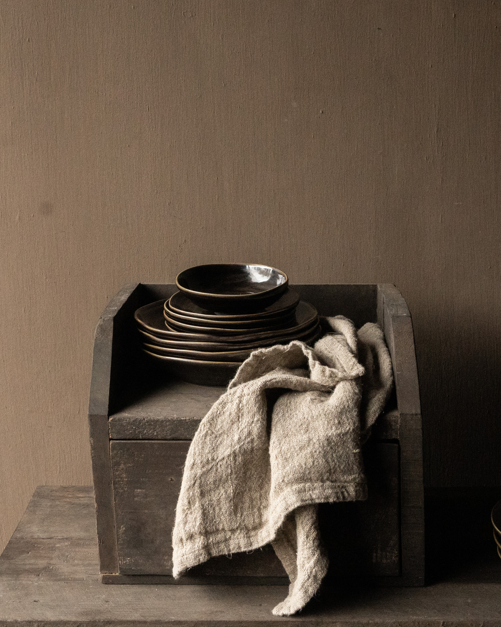 Old Farm Sidetable Aura Peeperkorn-6