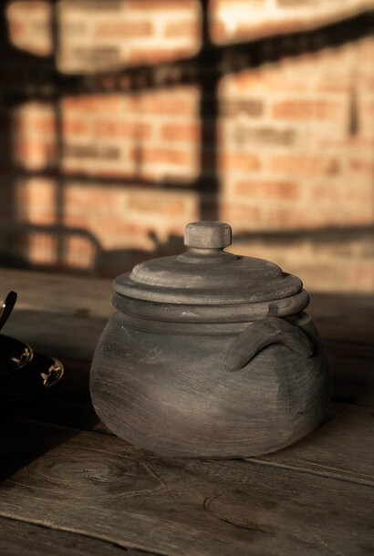 Wooden jar with lid