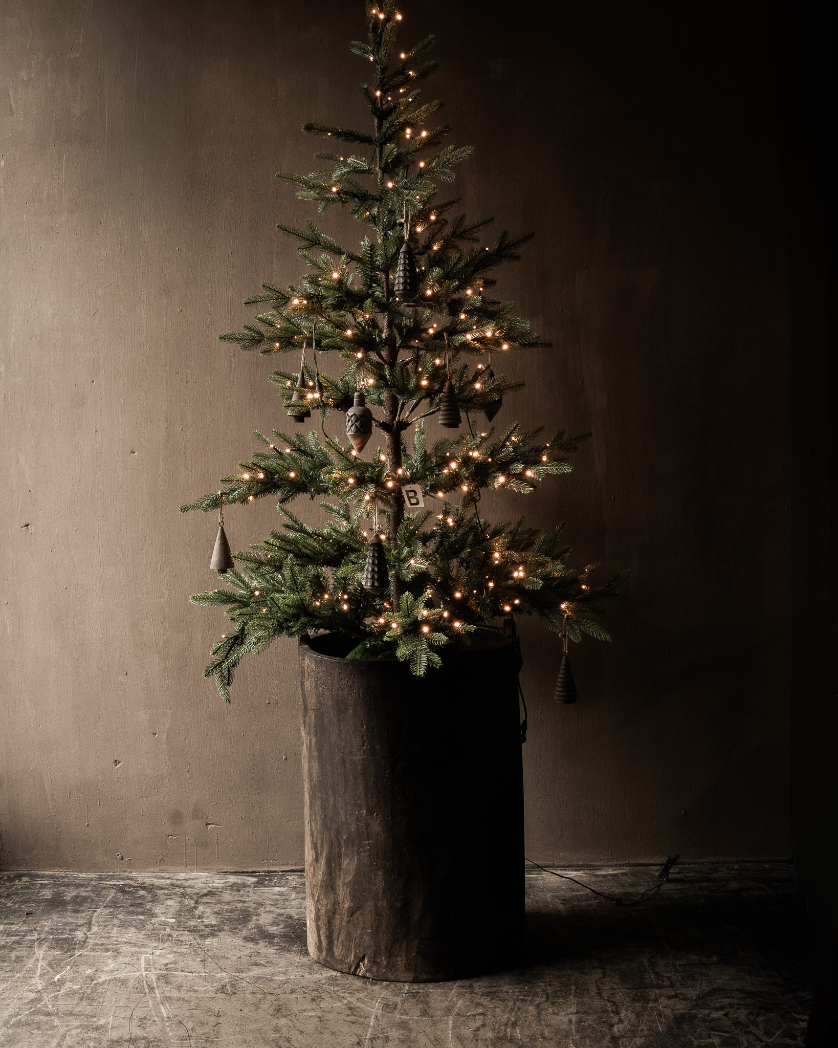 Old wooden Naga bowl - India-1