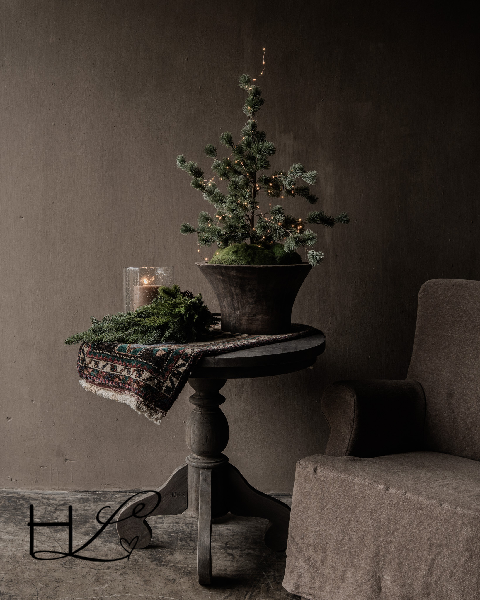 Sturdy old wooden wine table / round table HOFFZ-1