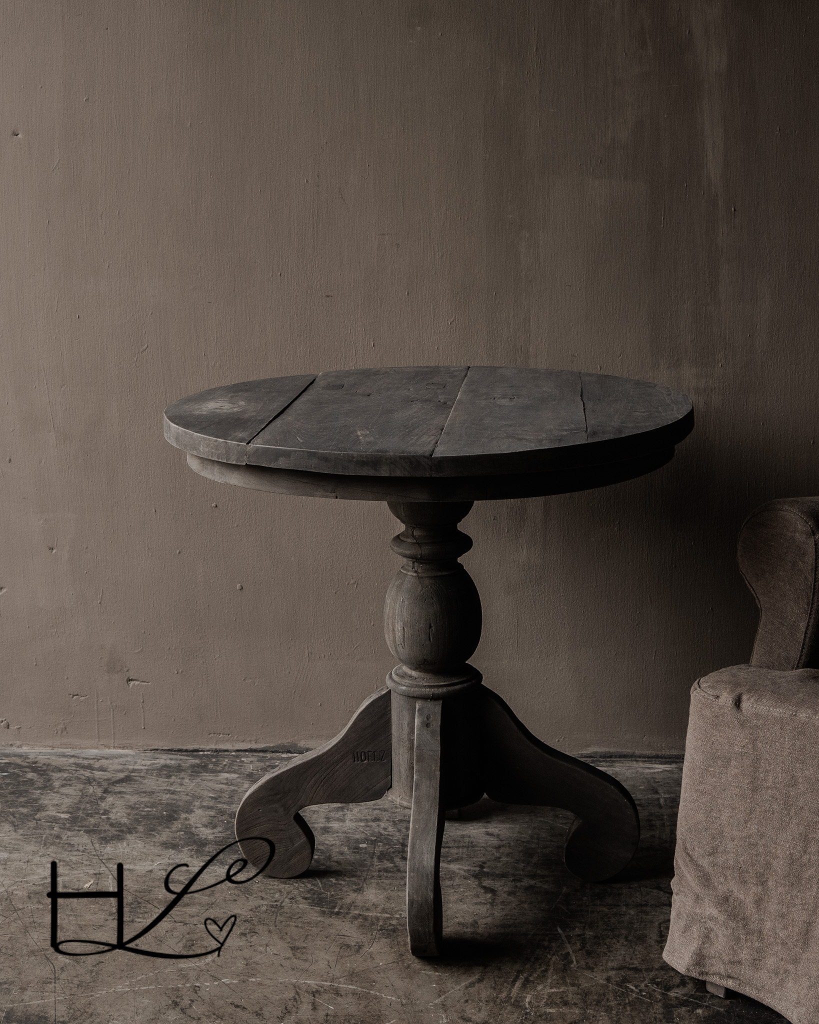 Sturdy old wooden wine table / round table HOFFZ-2