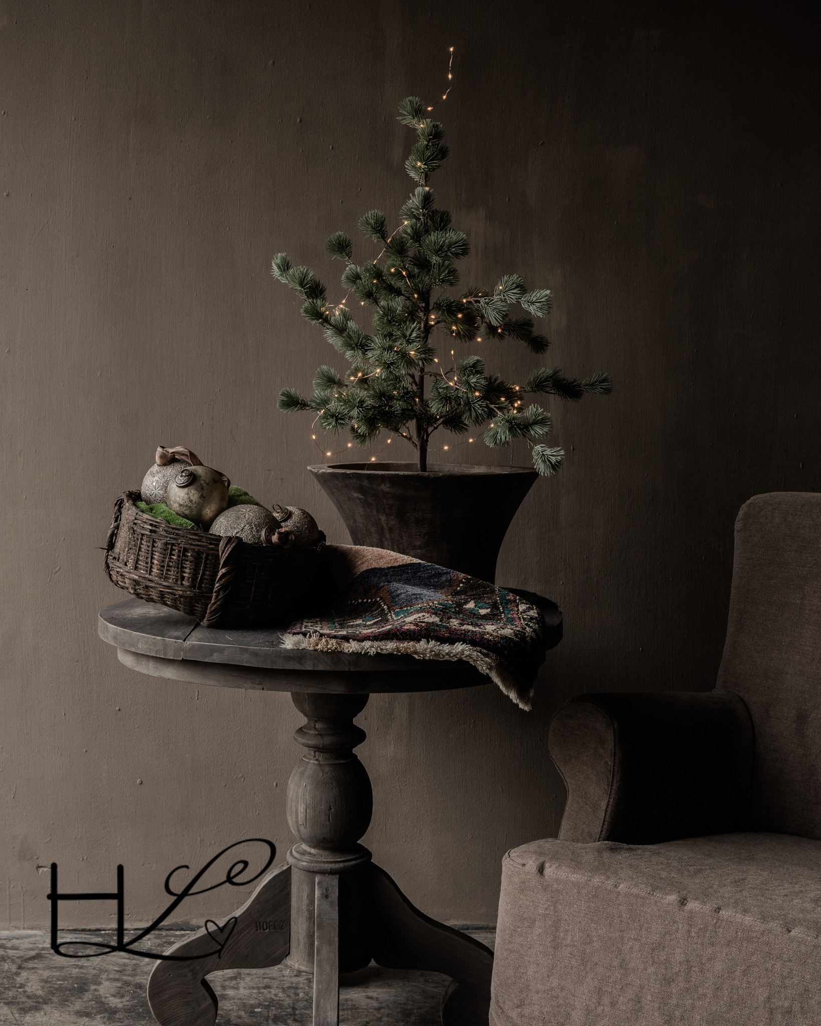 Sturdy old wooden wine table / round table HOFFZ-7