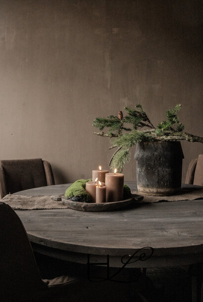 Stoere ronde tafel gemaakt van oud gebruikt hout