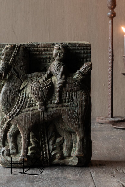 Einzigartiges, handgeschnitztes Holzornament – Indien