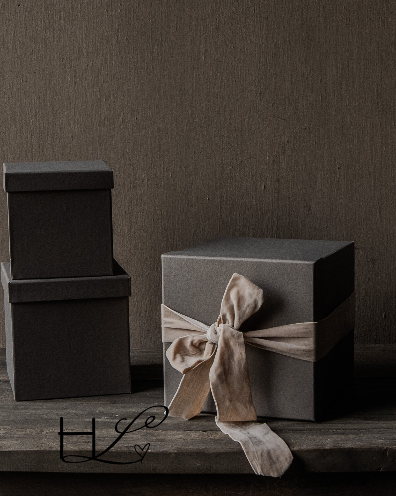 Set of six square gift boxes-4