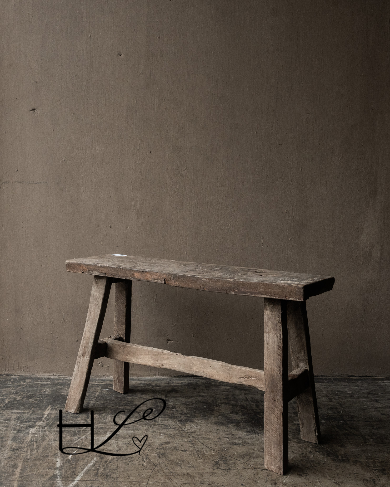 Old Farm Bench Aura Peeperkorn-5