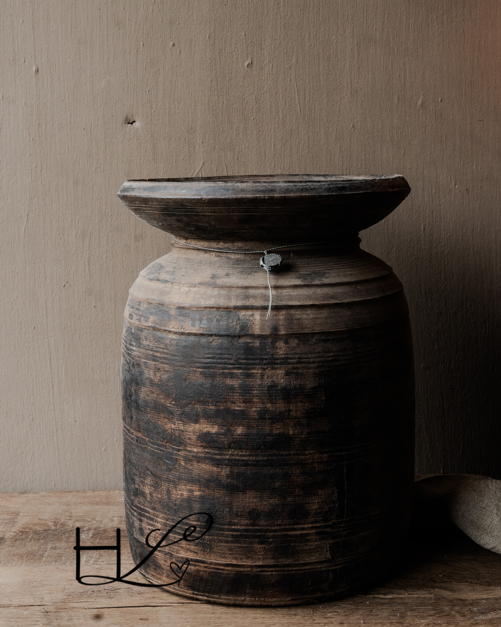 Originaler alter nepalesischer Holzkrug/Topf aus Hoffz mit Deckel-3