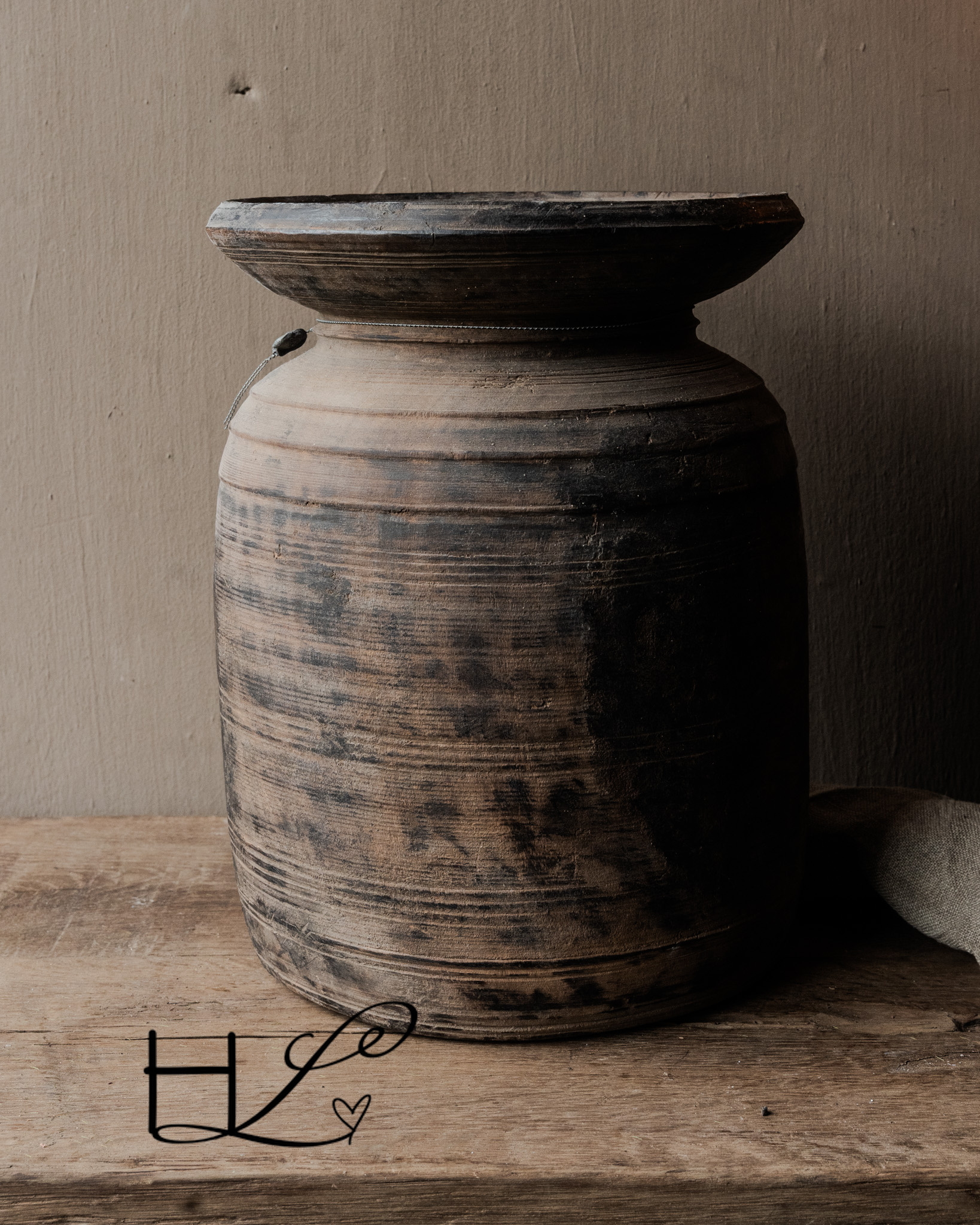 Originaler alter nepalesischer Holzkrug/Topf aus Hoffz mit Deckel-4
