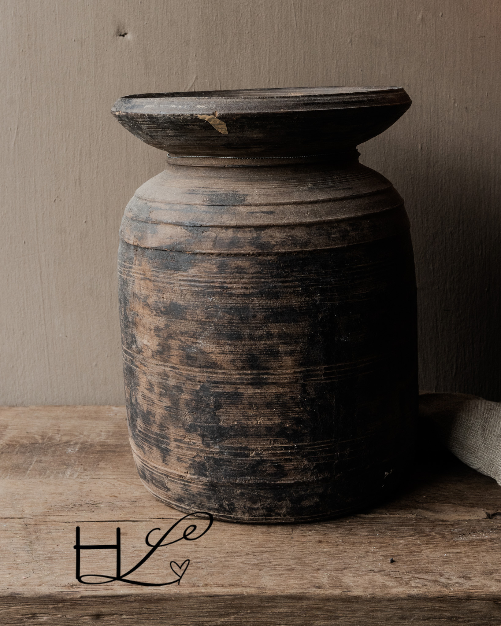 Originaler alter nepalesischer Holzkrug/Topf aus Hoffz mit Deckel-5