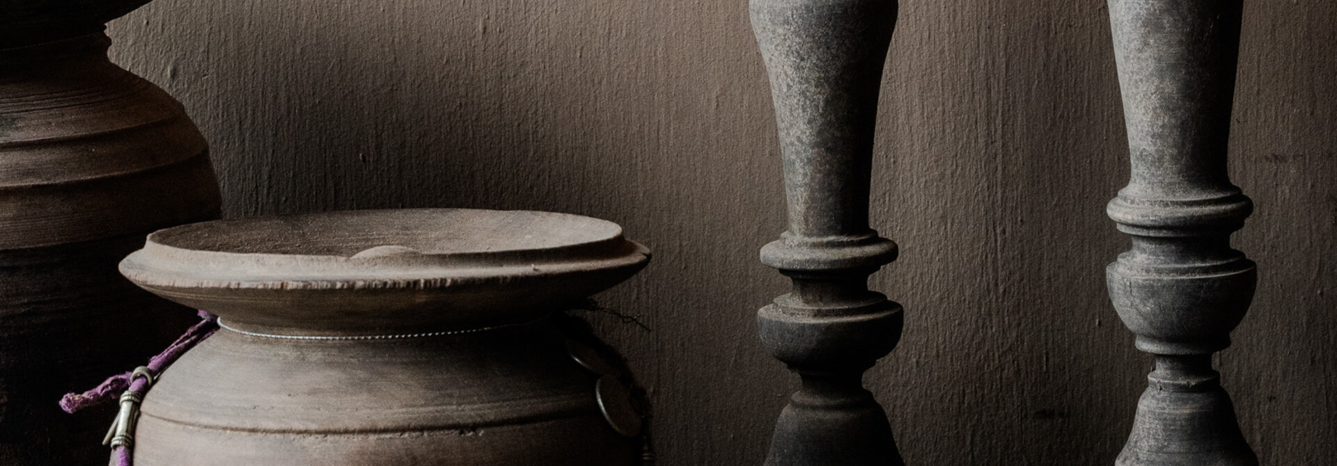 Original Old wooden Hoffz Nepalese Jar / Pot with lid