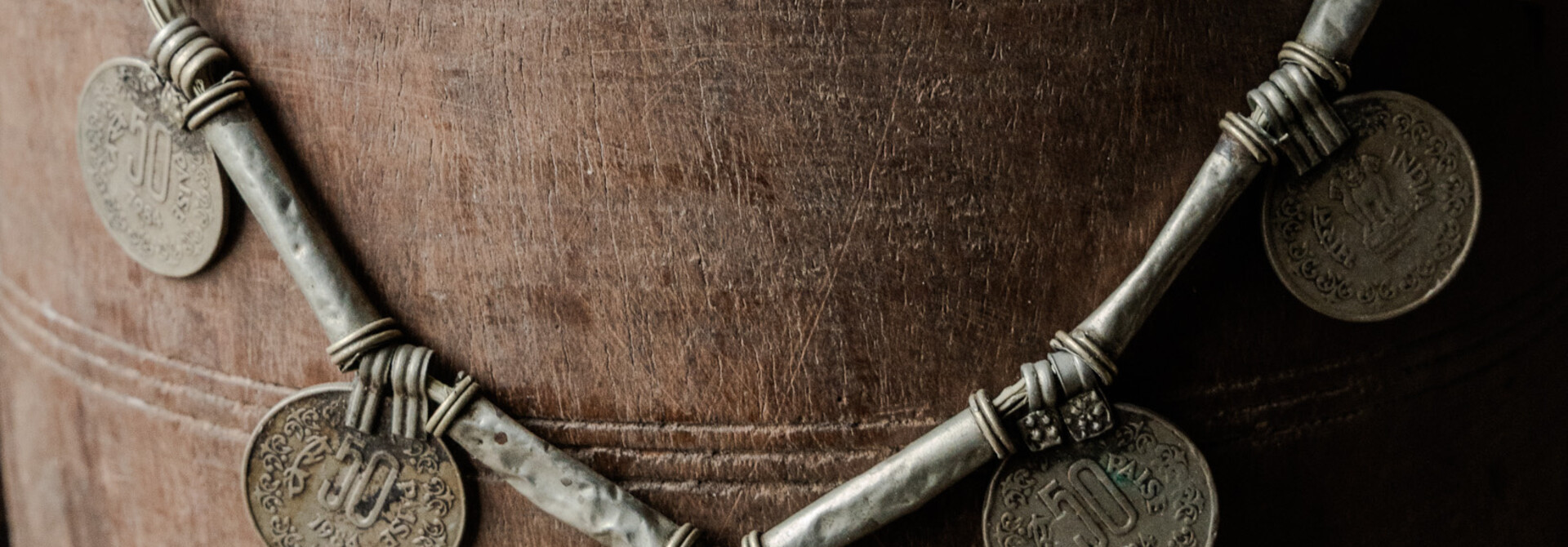 Unieke oude muntenketting – decoratief object (India)