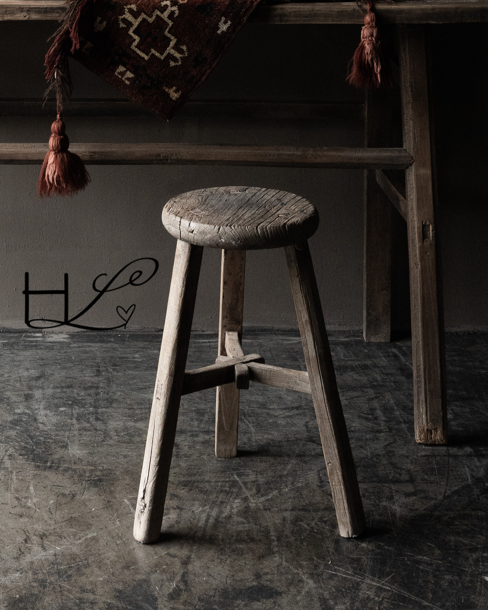 Alter runder Hocker aus Ulmenholz-1