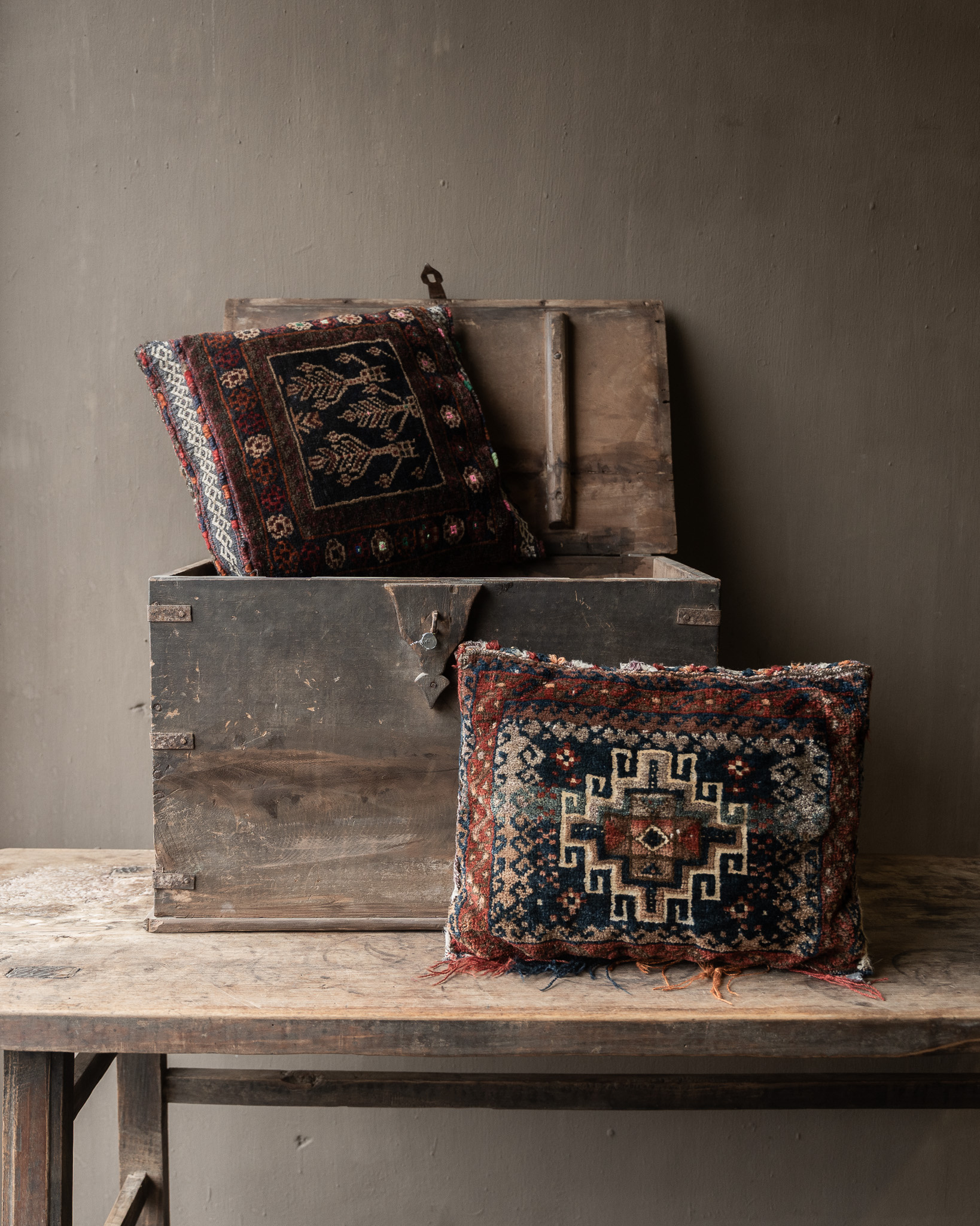 Oude Antieke Authentieke houten kist HOFFZ-1