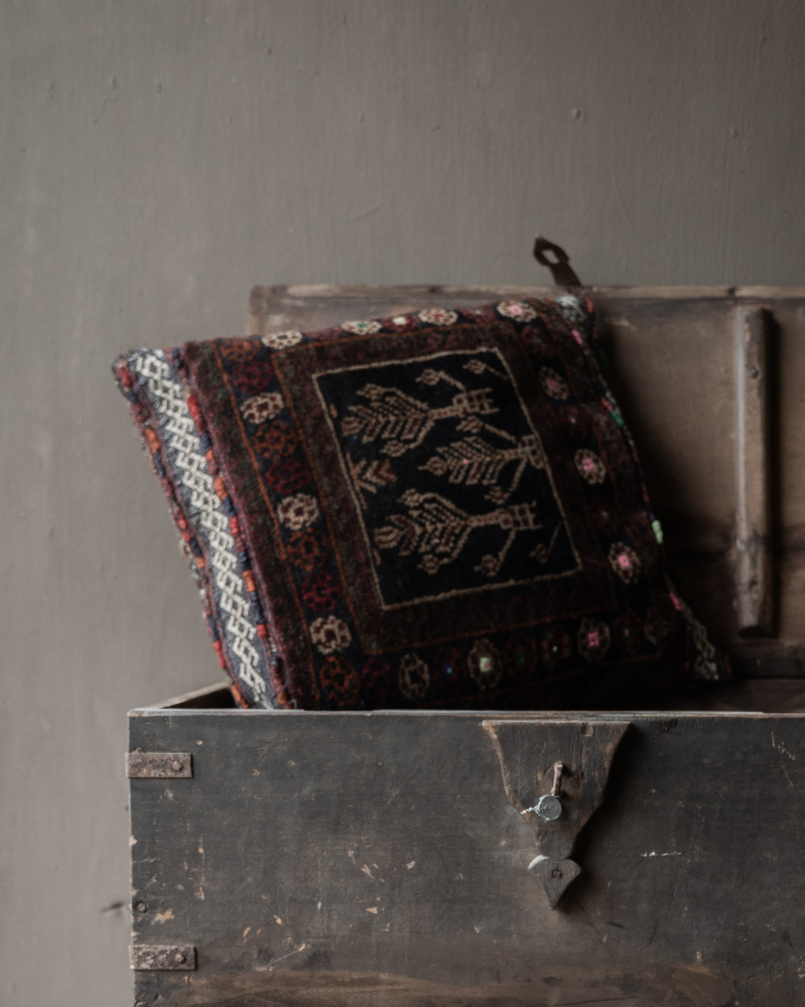 Vintage Carpet Cushion HOFFZ-3