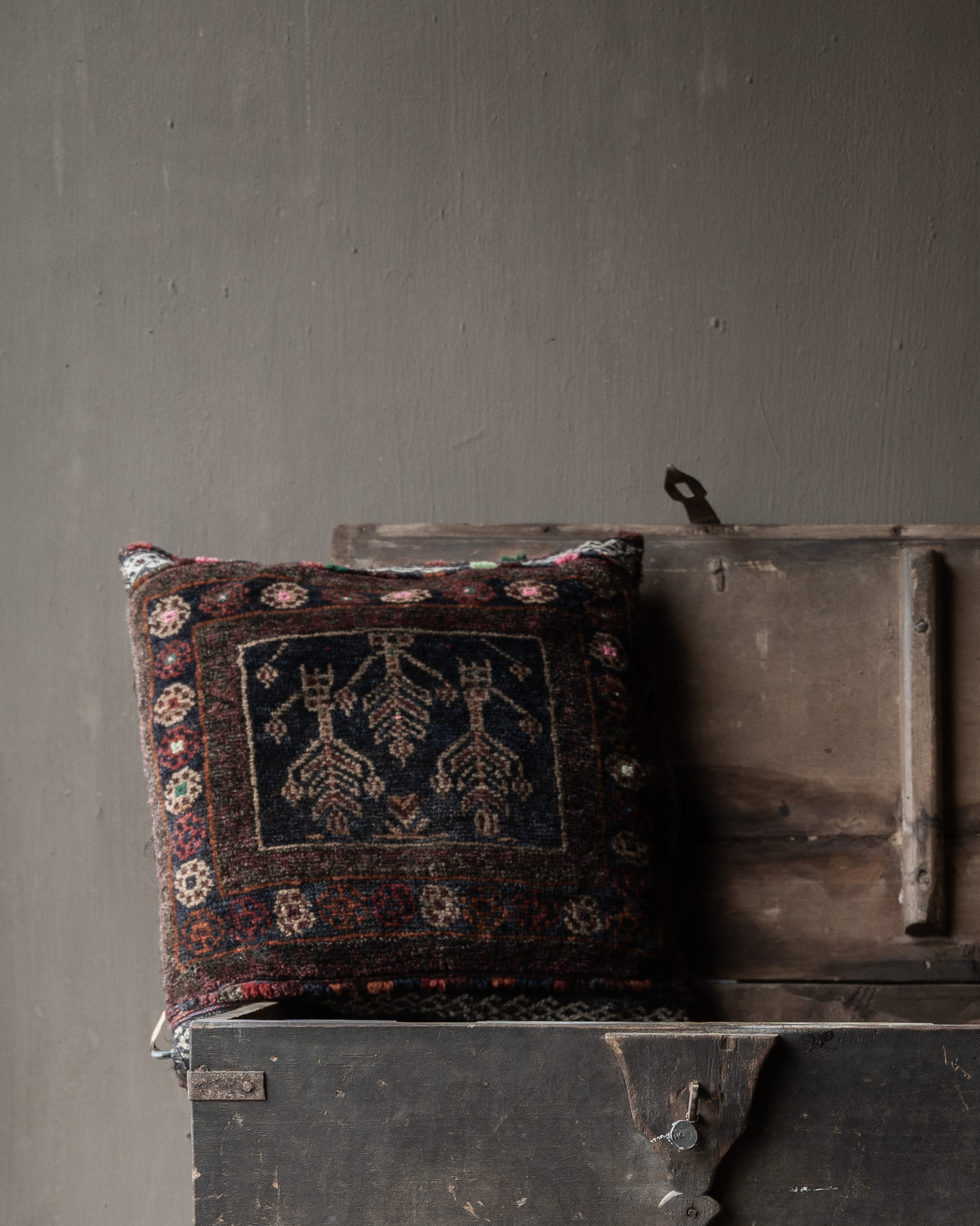 Vintage Carpet Cushion HOFFZ-1