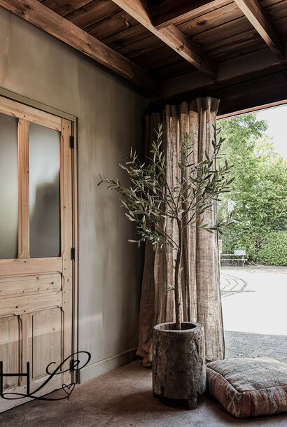 Künstlicher Olivenbaum mit Oliven