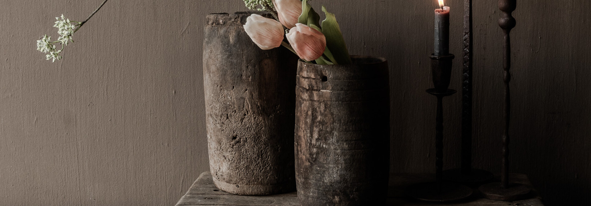 Nepalesischer alter Holztopf, Krug