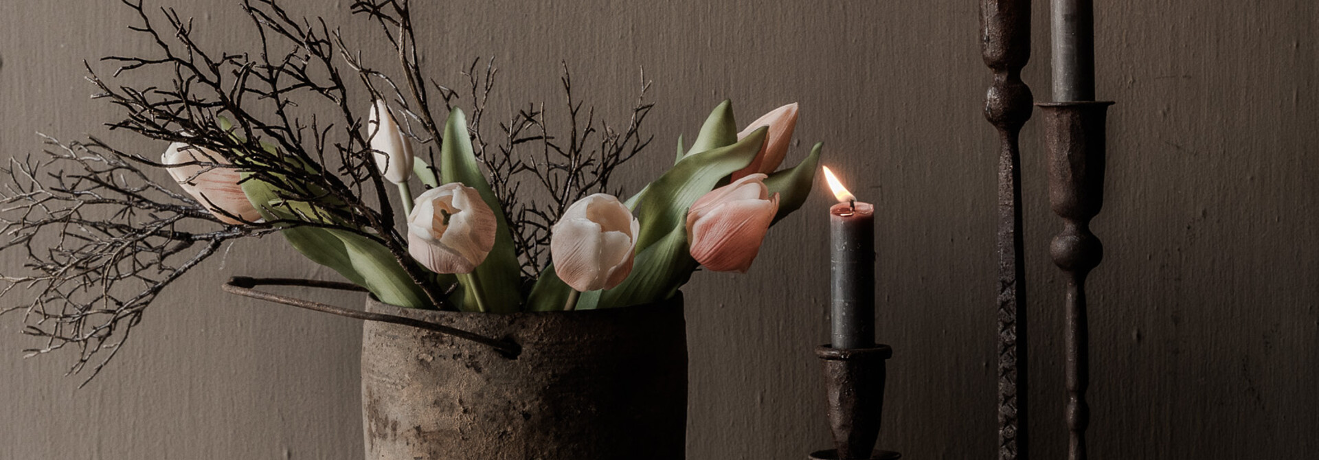Old wooden tea/Bajot table Old wooden low worktop (India)