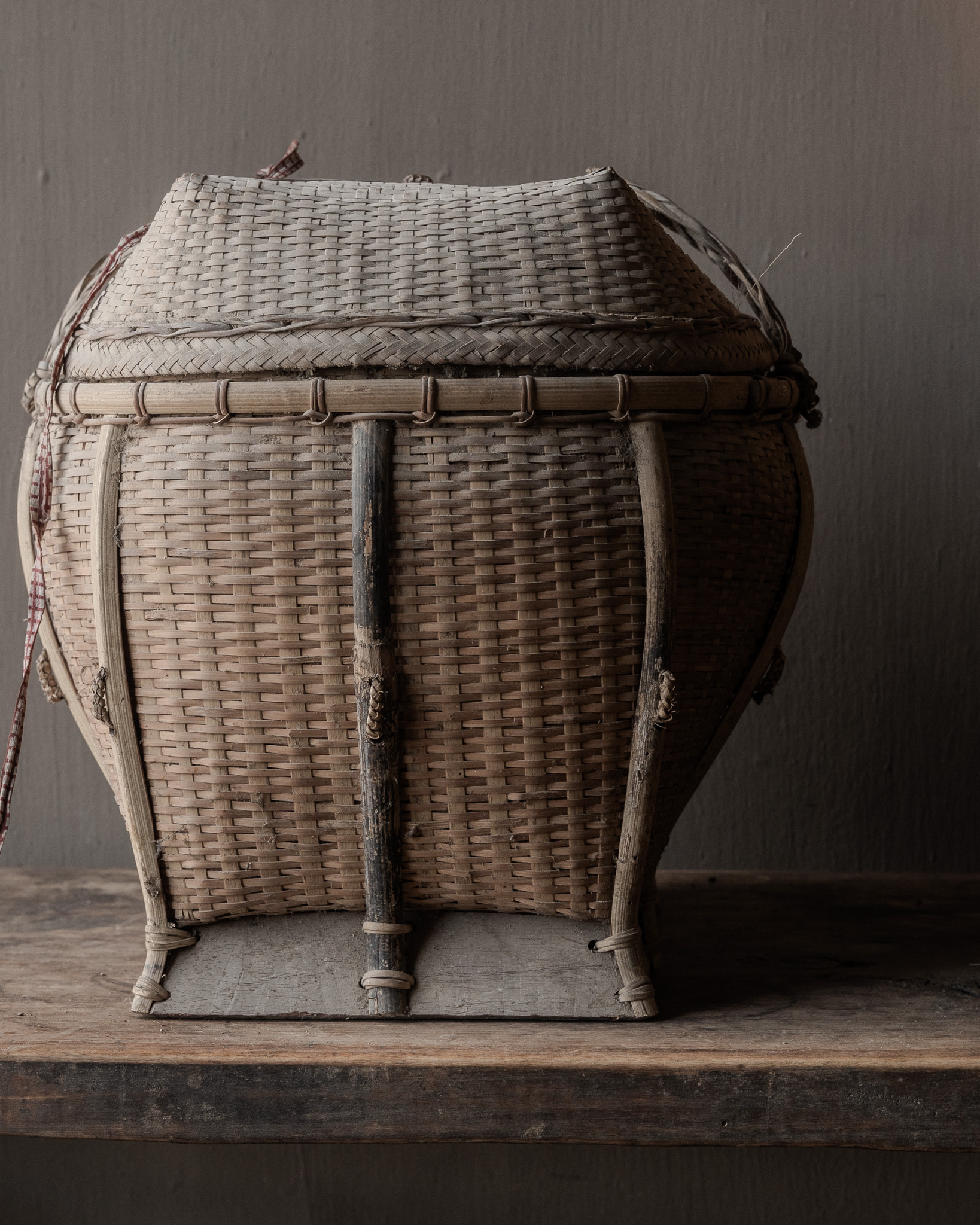 Oude authentieke rieten transportmand met deksel-4