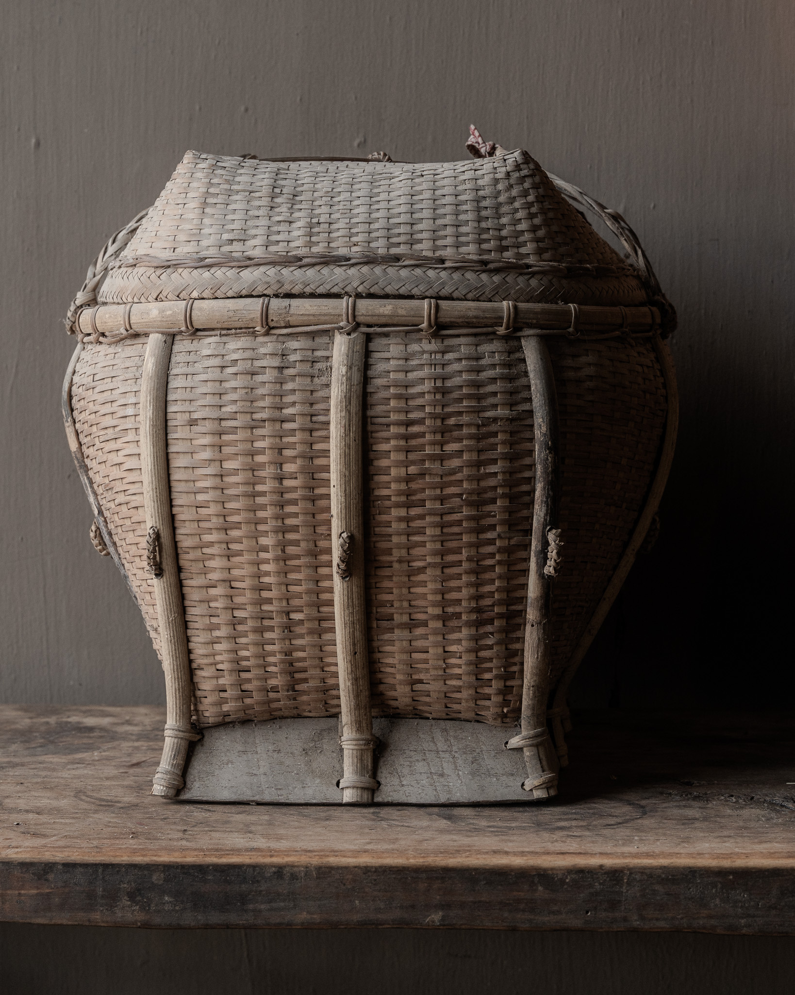 Oude authentieke rieten transportmand met deksel-6
