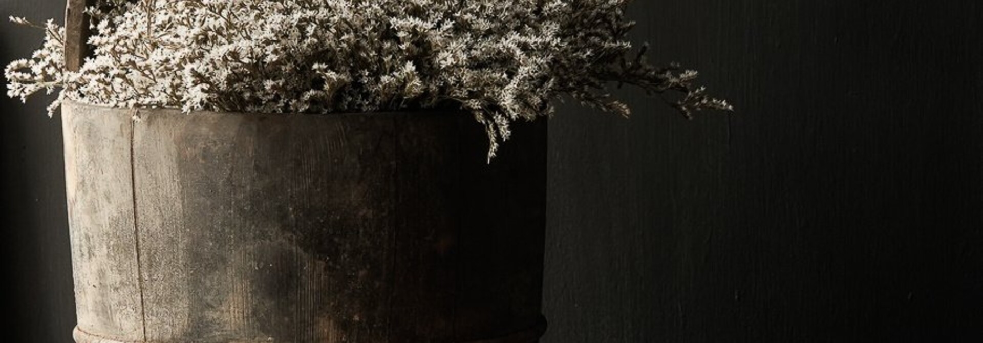 Authentischer alter Holzeimer