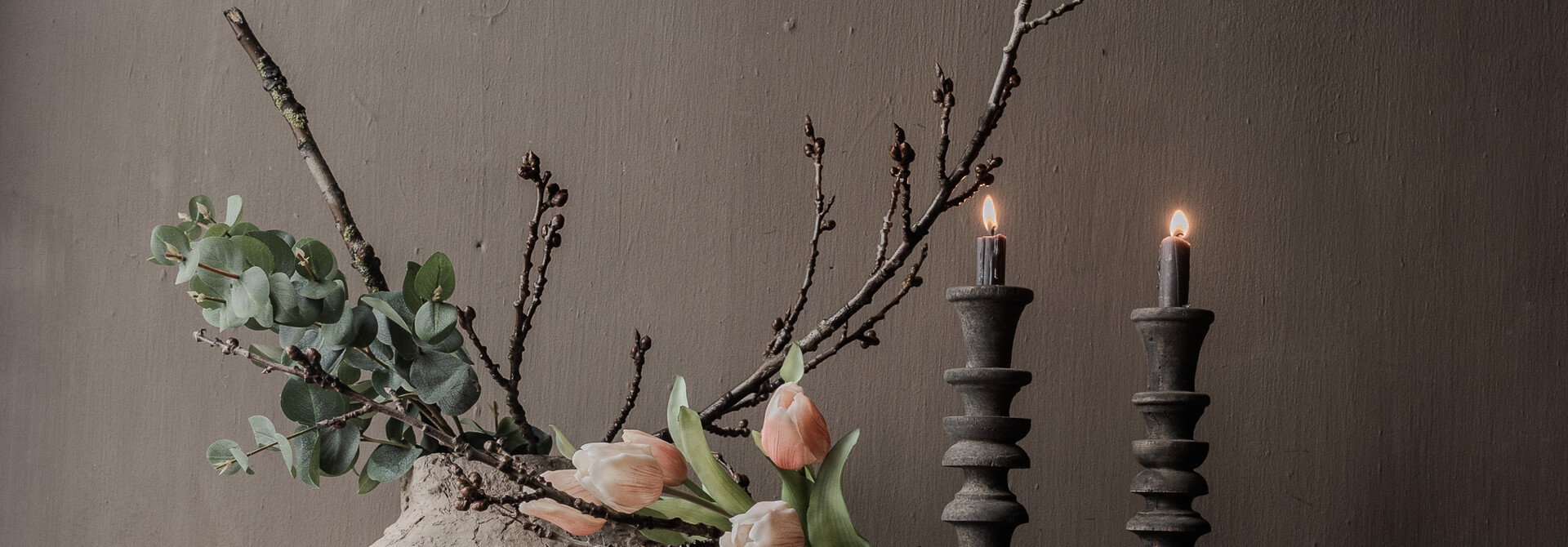 Uniek oud leem mandje /kruik