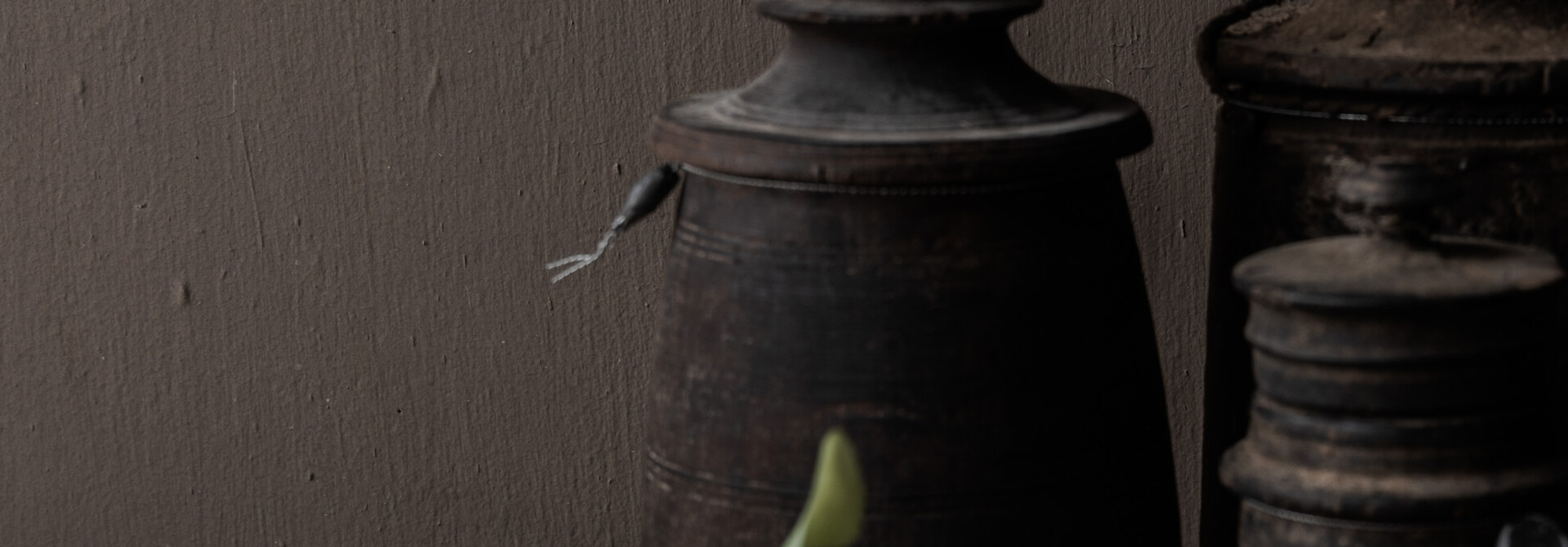 Original Old wooden Nepalese Jar / Pot with lid HOFFZ