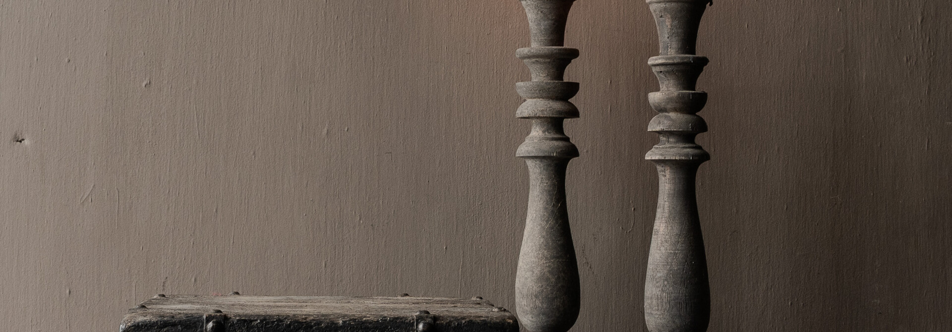 Originele Nepalese Houten Kistje – Zwart /bruine Patina