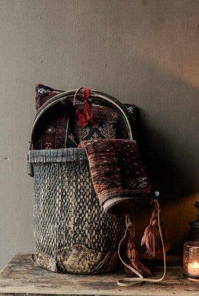 Alter, authentischer Weidenkorb