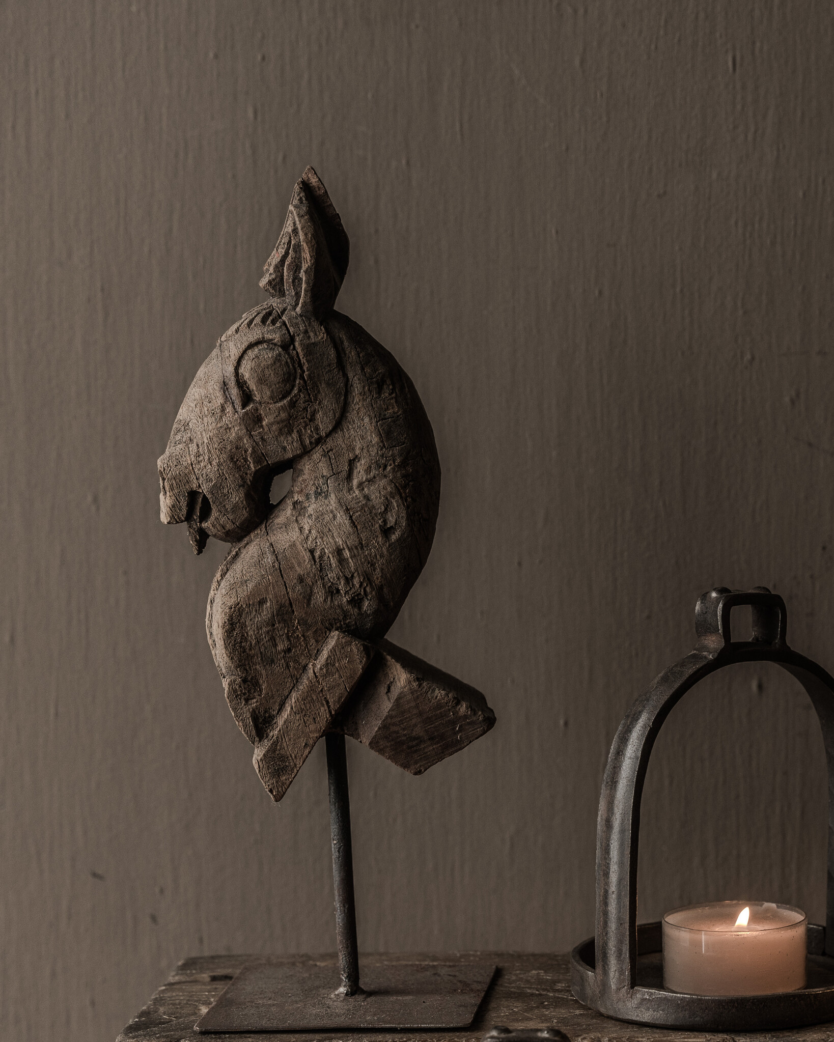 Authentiek uniek houten paardje op ijzeren standaard-2