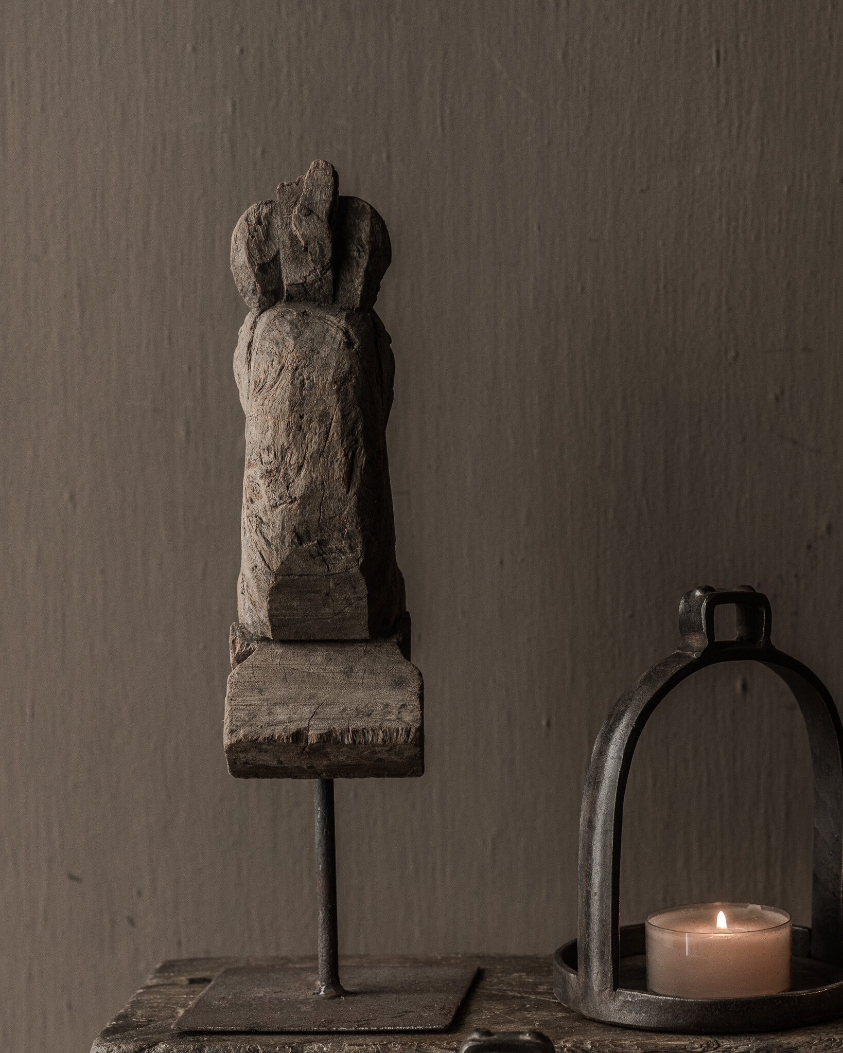 Authentiek uniek houten paardje op ijzeren standaard-3