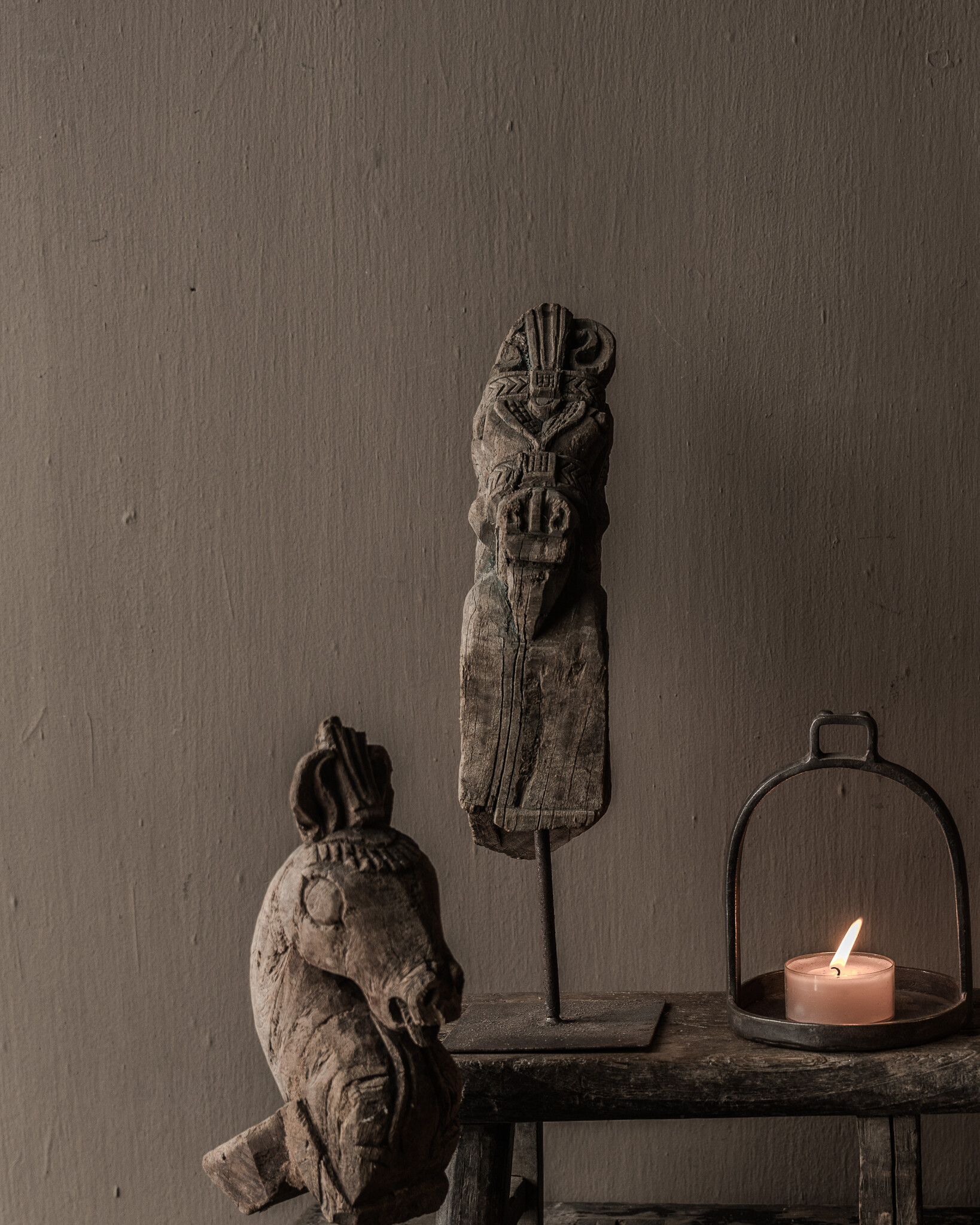 Authentiek uniek houten paardje op ijzeren standaard-1