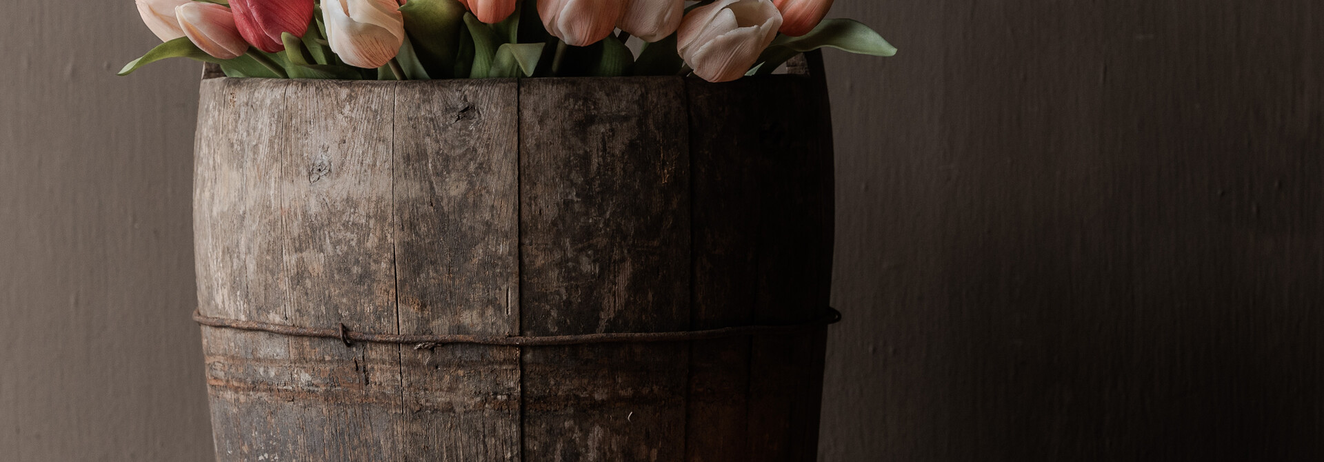 Authentieke oude houten emmer