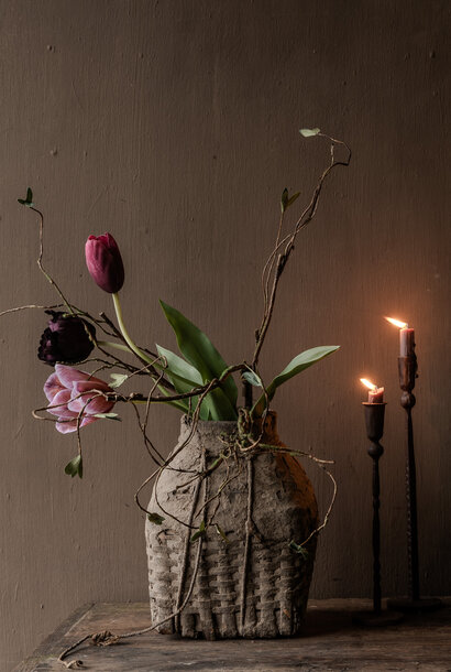 Einzigartiger alter Tonkorb/Krug