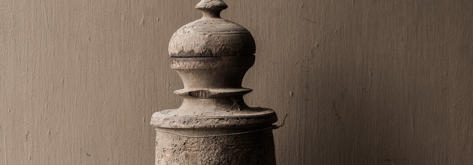 Original Old wooden Nepalese Jar / Pot with lid HOFFZ