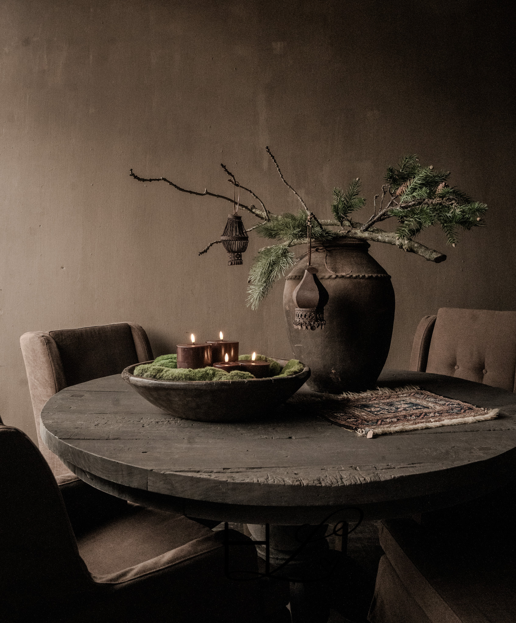 Sturdy, robust wooden round table HOFFZ-2