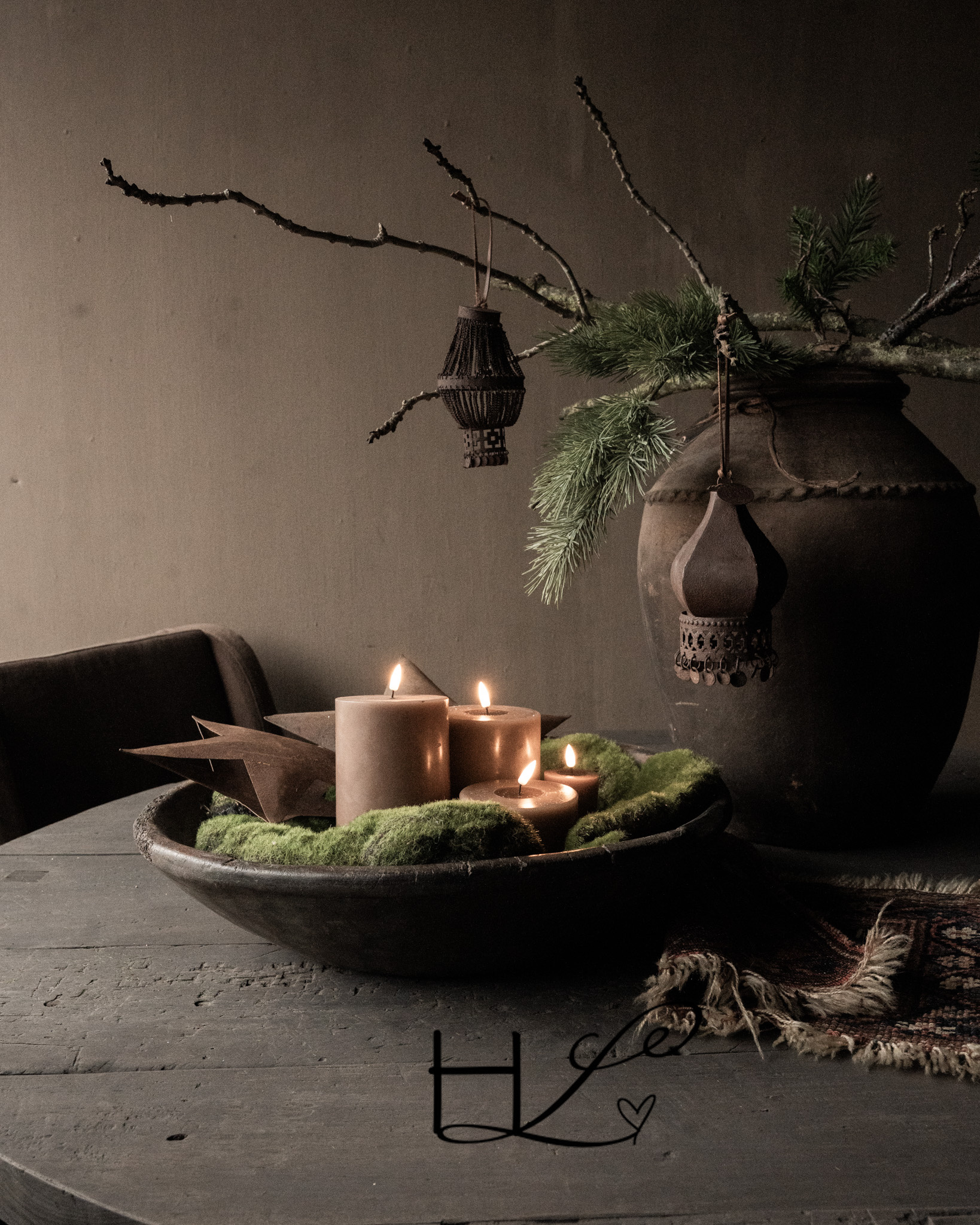 Sturdy, robust wooden round table HOFFZ-7