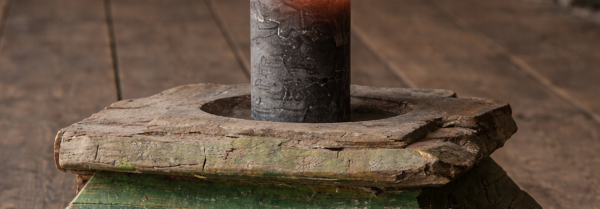 Authentischer Kerzenständer aus Holz mit Fuß – Ibiza-Stil