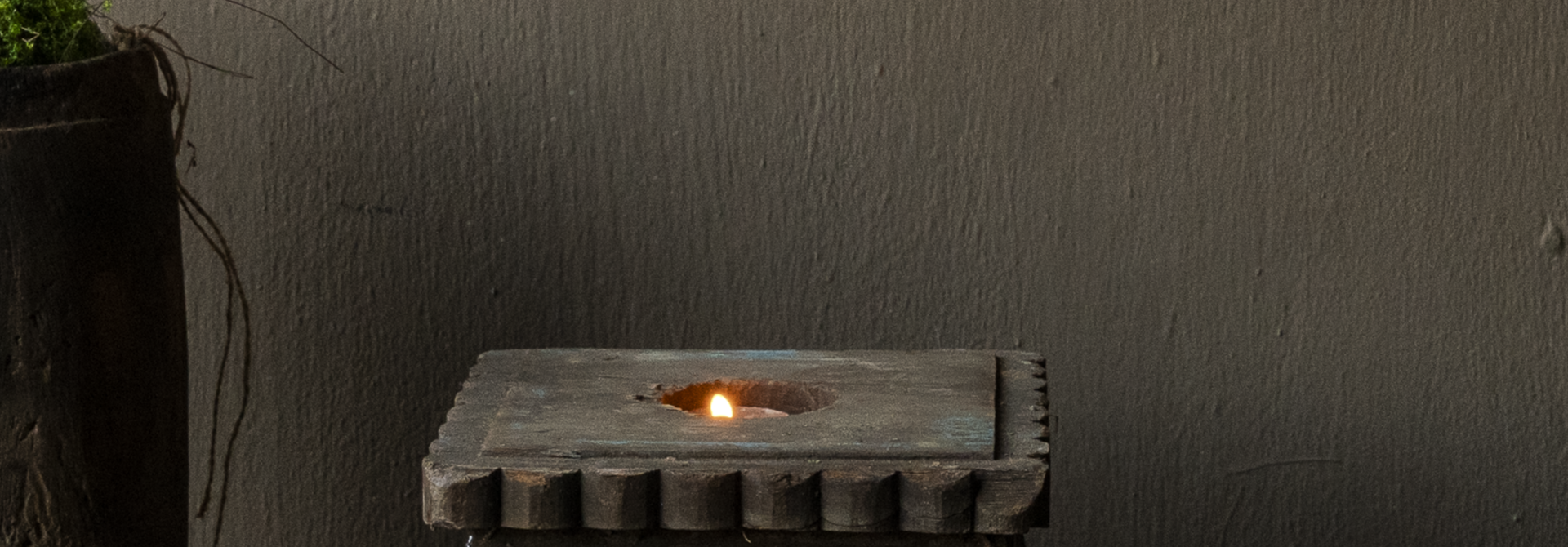 Alter, authentischer Holzsockel – einzigartiger Kerzenständer mit Sockel, authentisch und einzigartig