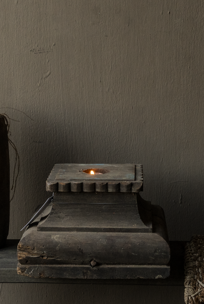 Oude Authentieke Houten Poer – unieke sokkelkandelaar