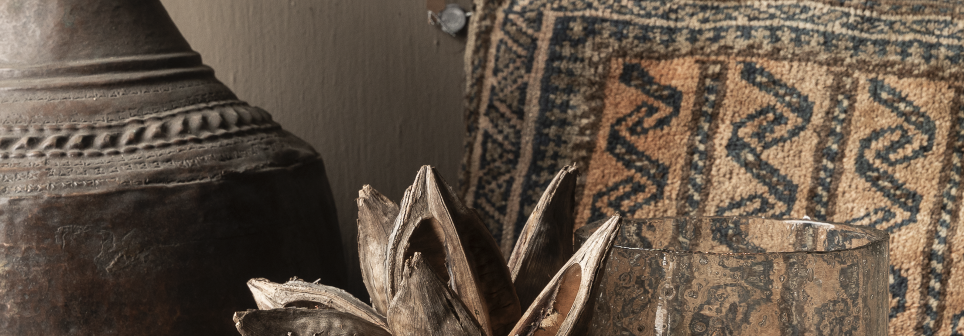 Handgefertigte Pappmaché-Schüsseln und -Teller – Braun