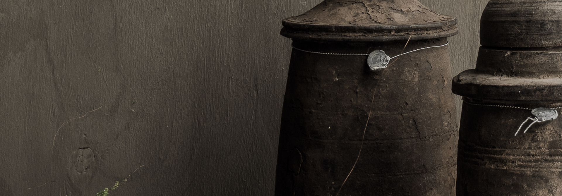 Originaler alter nepalesischer Holzkrug/Topf mit Deckel HOFFZ