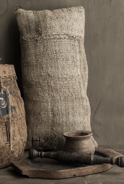 Hanfkissen aus recycelten Textilien – Natur – 30 × 60 cm