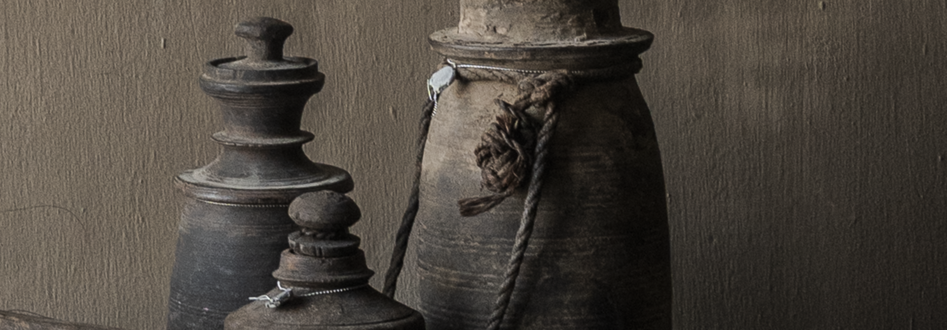 Original Old wooden Nepalese Jar / Pot with lid HOFFZ