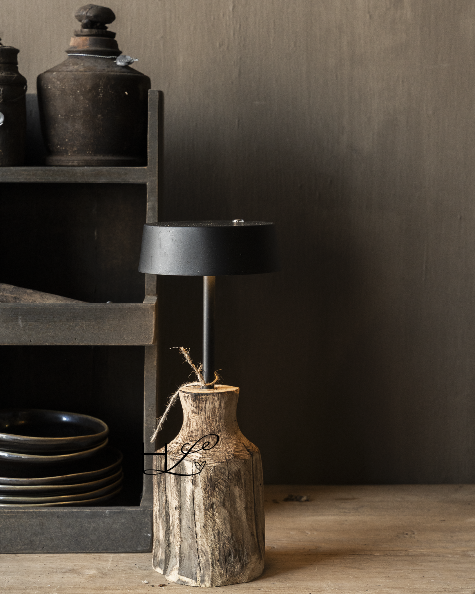 Stoere Houten Tafellamp – ca. 15 × 15 × 41 cm -1